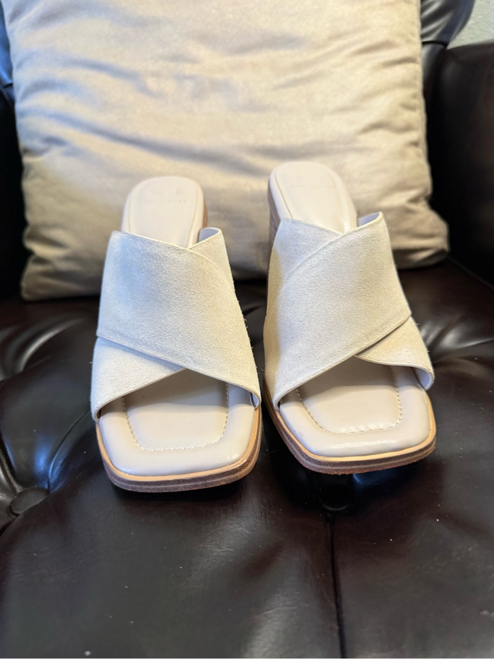 MARC FISHER LTD BARLI SUEDE CHUNKY HEELED SLIDE/SANDAL- Off-White -Sz 8.5